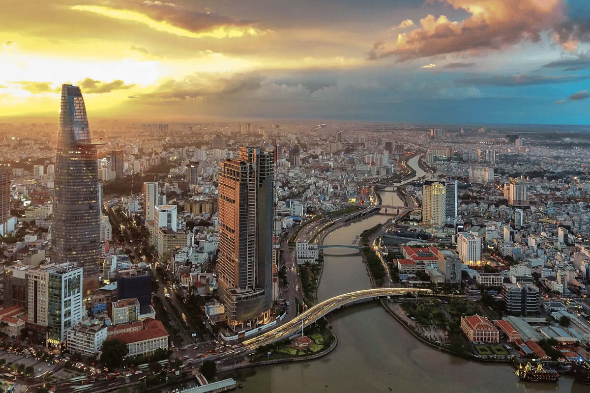 Storbyliv og strandferie i Vietnam